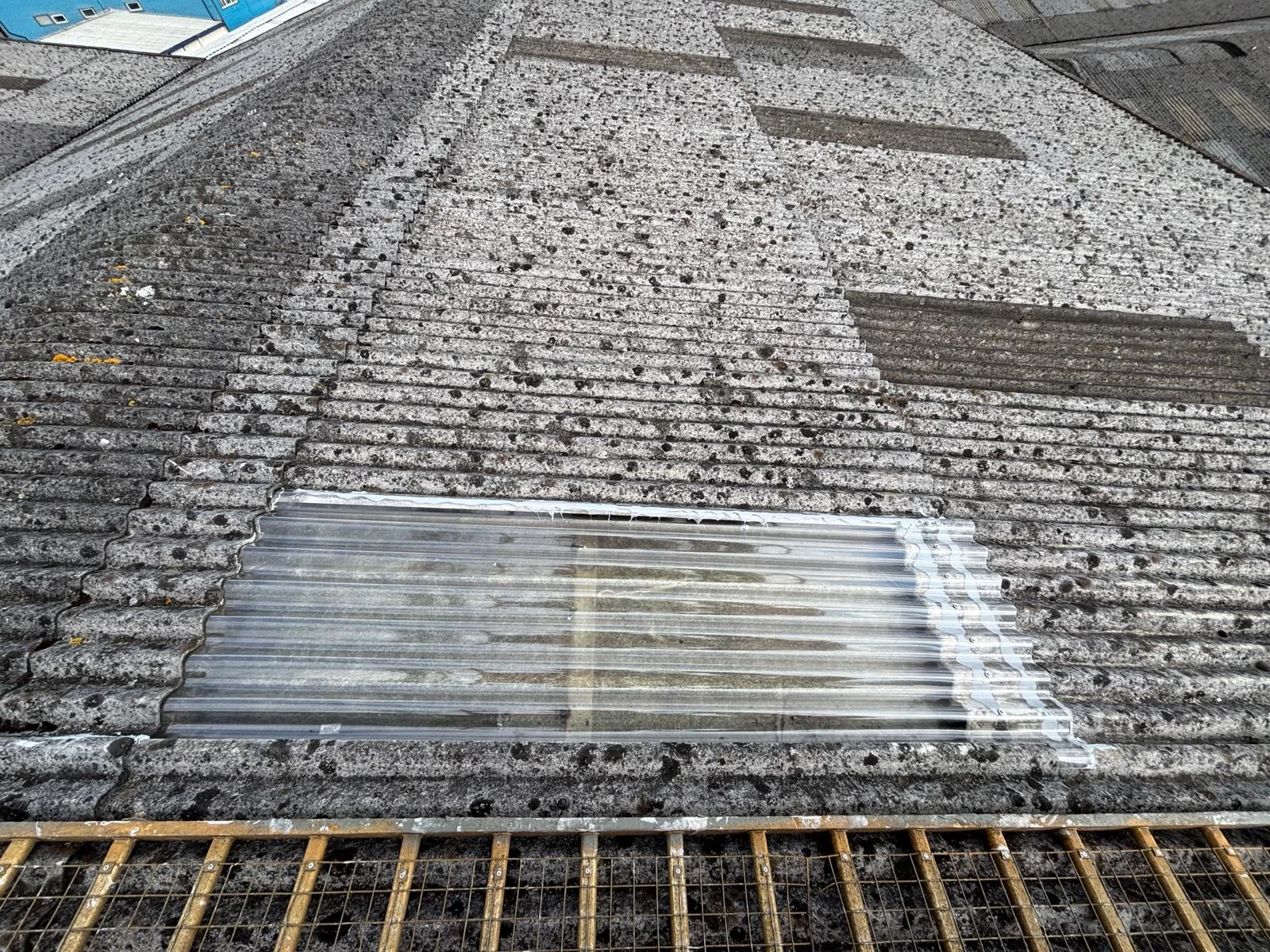 Large-scale asbestos roof removal project by HSA licensed specialists across Ireland